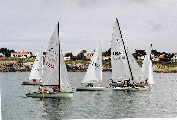 <a href='bateau.php?id_bateau_select=18'>4.45(4295)</a> :  <br> <a href='bateau.php?id_bateau_select=13'>4.45(3634 ?)</a> : <a href='equipier.php?id_contact_select=25'>Serge B</a> - <a href='equipier.php?id_contact_select=27'>Morgane B</a> <br> <a href='bateau.php?id_bateau_select=70'>Hobbie 16(101677)</a> : <a href='equipier.php?id_contact_select=129'>Camille M</a> - <a href='equipier.php?id_contact_select=130'>Benoit M</a> <br> <a href='bateau.php?id_bateau_select=72'>Laser(58952)</a> : <a href='equipier.php?id_contact_select=140'>Christophe T</a>