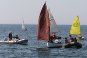 <a href='bateau.php?id_bateau_select=82'>Laser(160900)</a> : <a href='equipier.php?id_contact_select=8'>Stanislas V</a> <br> <a href='bateau.php?id_bateau_select=73'>SNIPE(8752)</a> : <a href='equipier.php?id_contact_select=142'>David P</a> <br> <a href='bateau.php?id_bateau_select=99'>Thiôff (3,80)</a> : <a href='equipier.php?id_contact_select=184'>Claire A</a> <br> <a href='bateau.php?id_bateau_select=98'>Aven 4,60</a> : <a href='equipier.php?id_contact_select=209'>Jérôme C</a>