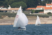 <a href='bateau.php?id_bateau_select=89'>420(49534)</a> : <a href='equipier.php?id_contact_select=6'>Corentin P</a> - <a href='equipier.php?id_contact_select=196'>Florence P</a> - <a href='equipier.php?id_contact_select=195'>Hugo P</a> <br> <a href='bateau.php?id_bateau_select=94'>470(2519)</a> : <a href='equipier.php?id_contact_select=89'>Benoit J</a> - <a href='equipier.php?id_contact_select=88'>Antoine D</a>