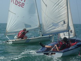 <a href='bateau.php?id_bateau_select=110'>470(77)</a> : <a href='equipier.php?id_contact_select=224'>Sébastien A</a> - <a href='equipier.php?id_contact_select=225'>Frédéric A</a> <br> <a href='bateau.php?id_bateau_select=103'>Laser(92071)</a> : <a href='equipier.php?id_contact_select=219'>Benoît R</a>