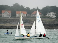 <a href='bateau.php?id_bateau_select=110'>470(77)</a> : <a href='equipier.php?id_contact_select=225'>Frédéric A</a> - <a href='equipier.php?id_contact_select=140'>Christophe T</a> - <a href='equipier.php?id_contact_select=66'>Françoise B</a> <br> <a href='bateau.php?id_bateau_select=24'>Moogli(502)</a> : <a href='equipier.php?id_contact_select=231'>Béatrice R</a> - <a href='equipier.php?id_contact_select=232'>Mathilde R</a>