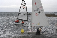 <a href='bateau.php?id_bateau_select=97'>Laser(154670)</a> : <a href='equipier.php?id_contact_select=207'>Jean-Claude C</a> <br> <a href='bateau.php?id_bateau_select=116'>Topaz</a> : <a href='equipier.php?id_contact_select=238'>Martin B</a> - <a href='equipier.php?id_contact_select=184'>Claire A</a>