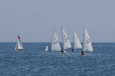 <a href='bateau.php?id_bateau_select=119'>Apache</a> : <a href='equipier.php?id_contact_select=244'>Pierre D</a> - <a href='equipier.php?id_contact_select=245'>Benoit D</a> <br> <a href='bateau.php?id_bateau_select=82'>Laser(160900)</a> : <a href='equipier.php?id_contact_select=218'>Caudéric V</a> <br> <a href='bateau.php?id_bateau_select=103'>Laser(92071)</a> : <a href='equipier.php?id_contact_select=219'>Benoît R</a>