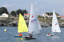 <a href='bateau.php?id_bateau_select=114'>Laser(187617)</a> : <a href='equipier.php?id_contact_select=206'>Benoît L</a> <br> <a href='bateau.php?id_bateau_select=82'>Laser(160900)</a> : <a href='equipier.php?id_contact_select=218'>Caudéric V</a> <br> <a href='bateau.php?id_bateau_select=104'>Thiôff (3,80)</a> : <a href='equipier.php?id_contact_select=202'>Laure A</a> - <a href='equipier.php?id_contact_select=247'>Maelle B</a>