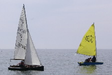 <a href='bateau.php?id_bateau_select=104'>Thiôff (3,80)</a> : <a href='equipier.php?id_contact_select=202'>Laure A</a> - <a href='equipier.php?id_contact_select=247'>Maelle B</a> <br> <a href='bateau.php?id_bateau_select=118'>Vaurien(16746)</a> : <a href='equipier.php?id_contact_select=243'>Jean B</a> - <a href='equipier.php?id_contact_select=13'>Olivier A</a>