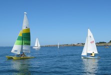 <a href='bateau.php?id_bateau_select=48'>Hobbie 16(70264)</a> : <a href='equipier.php?id_contact_select=52'>Alex R</a> - <a href='equipier.php?id_contact_select=230'>Baptiste R</a> - <a href='equipier.php?id_contact_select=232'>Mathilde R</a> <br> <a href='bateau.php?id_bateau_select=24'>Moogli(502)</a> : <a href='equipier.php?id_contact_select=231'>Béatrice R</a> - <a href='equipier.php?id_contact_select=258'>Laure G</a>