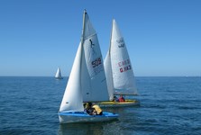 <a href='bateau.php?id_bateau_select=105'>470</a> : <a href='equipier.php?id_contact_select=197'>Cyrille N</a> - <a href='equipier.php?id_contact_select=193'>Adrien B</a> <br> <a href='bateau.php?id_bateau_select=24'>Moogli(502)</a> : <a href='equipier.php?id_contact_select=231'>Béatrice R</a> - <a href='equipier.php?id_contact_select=258'>Laure G</a>