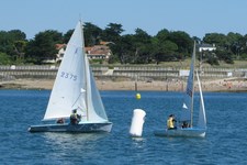 <a href='bateau.php?id_bateau_select=19'>Caneton(2375)</a> : <a href='equipier.php?id_contact_select=39'>Frédéric H</a> - <a href='equipier.php?id_contact_select=236'>Frédéric F</a> <br> <a href='bateau.php?id_bateau_select=24'>Moogli(502)</a> : <a href='equipier.php?id_contact_select=231'>Béatrice R</a> - <a href='equipier.php?id_contact_select=258'>Laure G</a>