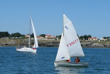 <a href='bateau.php?id_bateau_select=93'>First 31.7(35408)</a> : <a href='equipier.php?id_contact_select=38'>François H</a> - <a href='equipier.php?id_contact_select=40'>Stéphane H</a> - <a href='equipier.php?id_contact_select=164'>Nathalie H</a> <br> <a href='bateau.php?id_bateau_select=24'>Moogli(502)</a> : <a href='equipier.php?id_contact_select=231'>Béatrice R</a> - <a href='equipier.php?id_contact_select=258'>Laure G</a>