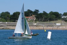 <a href='bateau.php?id_bateau_select=21'>Flibustier(888)</a> : <a href='equipier.php?id_contact_select=43'>Jean Pierre G</a> - <a href='equipier.php?id_contact_select=44'>Mariane G</a>