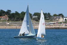 <a href='bateau.php?id_bateau_select=19'>Caneton(2375)</a> : <a href='equipier.php?id_contact_select=39'>Frédéric H</a> - <a href='equipier.php?id_contact_select=236'>Frédéric F</a> <br> <a href='bateau.php?id_bateau_select=24'>Moogli(502)</a> : <a href='equipier.php?id_contact_select=231'>Béatrice R</a> - <a href='equipier.php?id_contact_select=258'>Laure G</a>