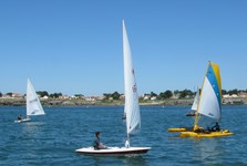 <a href='bateau.php?id_bateau_select=123'>Tricard </a> : <a href='equipier.php?id_contact_select=259'>Guillaume H</a> - <a href='equipier.php?id_contact_select=260'>Thomas A</a> <br> <a href='bateau.php?id_bateau_select=82'>Laser(160900)</a> : <a href='equipier.php?id_contact_select=205'>Maud L</a>