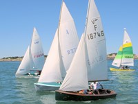 <a href='bateau.php?id_bateau_select=2'>470(8854)</a> : <a href='equipier.php?id_contact_select=100'>Julien L</a> - <a href='equipier.php?id_contact_select=165'>Julien H</a>