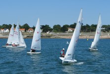 <a href='bateau.php?id_bateau_select=89'>420(49534)</a> : <a href='equipier.php?id_contact_select=195'>Hugo P</a> - <a href='equipier.php?id_contact_select=208'>Martin P</a> - <a href='equipier.php?id_contact_select=5'>Pierre P</a> <br> <a href='bateau.php?id_bateau_select=122'>470(2558)</a> : <a href='equipier.php?id_contact_select=249'>Bertrand D</a> - <a href='equipier.php?id_contact_select=257'>Morgane D</a> <br> <a href='bateau.php?id_bateau_select=2'>470(8854)</a> : <a href='equipier.php?id_contact_select=100'>Julien L</a> - <a href='equipier.php?id_contact_select=165'>Julien H</a> <br> <a href='bateau.php?id_bateau_select=21'>Flibustier(888)</a> : <a href='equipier.php?id_contact_select=43'>Jean Pierre G</a> - <a href='equipier.php?id_contact_select=44'>Mariane G</a> <br> <a href='bateau.php?id_bateau_select=97'>Laser(154670)</a> : <a href='equipier.php?id_contact_select=207'>Jean-Claude C</a>