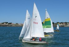<a href='bateau.php?id_bateau_select=2'>470(8854)</a> : <a href='equipier.php?id_contact_select=100'>Julien L</a> - <a href='equipier.php?id_contact_select=165'>Julien H</a>