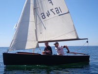 <a href='bateau.php?id_bateau_select=118'>Vaurien(16746)</a> : <a href='equipier.php?id_contact_select=253'>Alexandre B</a> - <a href='equipier.php?id_contact_select=254'>Paul B</a> - <a href='equipier.php?id_contact_select=255'>Caroline R</a>