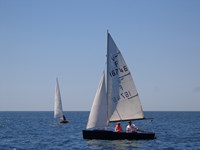 <a href='bateau.php?id_bateau_select=118'>Vaurien(16746)</a> : <a href='equipier.php?id_contact_select=253'>Alexandre B</a> - <a href='equipier.php?id_contact_select=254'>Paul B</a> - <a href='equipier.php?id_contact_select=255'>Caroline R</a>