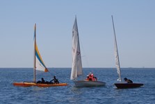 <a href='bateau.php?id_bateau_select=123'>Tricard </a> : <a href='equipier.php?id_contact_select=259'>Guillaume H</a> - <a href='equipier.php?id_contact_select=260'>Thomas A</a> <br> <a href='bateau.php?id_bateau_select=121'>420(29577)</a> : <a href='equipier.php?id_contact_select=178'>Christian S</a> - <a href='equipier.php?id_contact_select=113'>Charlotte D</a>