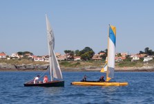 <a href='bateau.php?id_bateau_select=123'>Tricard </a> : <a href='equipier.php?id_contact_select=259'>Guillaume H</a> - <a href='equipier.php?id_contact_select=260'>Thomas A</a> <br> <a href='bateau.php?id_bateau_select=118'>Vaurien(16746)</a> : <a href='equipier.php?id_contact_select=253'>Alexandre B</a> - <a href='equipier.php?id_contact_select=254'>Paul B</a> - <a href='equipier.php?id_contact_select=255'>Caroline R</a>