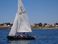 <a href='bateau.php?id_bateau_select=21'>Flibustier(888)</a> : <a href='equipier.php?id_contact_select=43'>Jean Pierre G</a> - <a href='equipier.php?id_contact_select=44'>Mariane G</a> <br> <a href='bateau.php?id_bateau_select=118'>Vaurien(16746)</a> : <a href='equipier.php?id_contact_select=253'>Alexandre B</a> - <a href='equipier.php?id_contact_select=254'>Paul B</a> - <a href='equipier.php?id_contact_select=255'>Caroline R</a>
