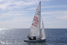 <a href='bateau.php?id_bateau_select=122'>470(2558)</a> : <a href='equipier.php?id_contact_select=249'>Bertrand D</a> - <a href='equipier.php?id_contact_select=257'>Morgane D</a>