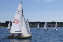 <a href='bateau.php?id_bateau_select=105'>470</a> : <a href='equipier.php?id_contact_select=197'>Cyrille N</a> - <a href='equipier.php?id_contact_select=193'>Adrien B</a>