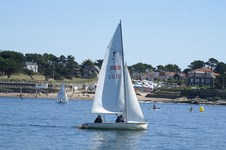 <a href='bateau.php?id_bateau_select=21'>Flibustier(888)</a> : <a href='equipier.php?id_contact_select=43'>Jean Pierre G</a> - <a href='equipier.php?id_contact_select=44'>Mariane G</a>