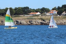 <a href='bateau.php?id_bateau_select=89'>420(49534)</a> : <a href='equipier.php?id_contact_select=195'>Hugo P</a> - <a href='equipier.php?id_contact_select=208'>Martin P</a> - <a href='equipier.php?id_contact_select=5'>Pierre P</a> <br> <a href='bateau.php?id_bateau_select=48'>Hobbie 16(70264)</a> : <a href='equipier.php?id_contact_select=52'>Alex R</a> - <a href='equipier.php?id_contact_select=230'>Baptiste R</a> - <a href='equipier.php?id_contact_select=232'>Mathilde R</a>