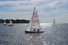 <a href='bateau.php?id_bateau_select=89'>420(49534)</a> : <a href='equipier.php?id_contact_select=195'>Hugo P</a> - <a href='equipier.php?id_contact_select=208'>Martin P</a> - <a href='equipier.php?id_contact_select=5'>Pierre P</a>
