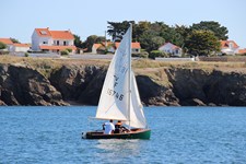 <a href='bateau.php?id_bateau_select=118'>Vaurien(16746)</a> : <a href='equipier.php?id_contact_select=253'>Alexandre B</a> - <a href='equipier.php?id_contact_select=254'>Paul B</a> - <a href='equipier.php?id_contact_select=255'>Caroline R</a>