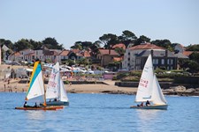 <a href='bateau.php?id_bateau_select=89'>420(49534)</a> : <a href='equipier.php?id_contact_select=195'>Hugo P</a> - <a href='equipier.php?id_contact_select=208'>Martin P</a> - <a href='equipier.php?id_contact_select=5'>Pierre P</a> <br> <a href='bateau.php?id_bateau_select=105'>470</a> : <a href='equipier.php?id_contact_select=197'>Cyrille N</a> - <a href='equipier.php?id_contact_select=193'>Adrien B</a> <br> <a href='bateau.php?id_bateau_select=123'>Tricard </a> : <a href='equipier.php?id_contact_select=259'>Guillaume H</a> - <a href='equipier.php?id_contact_select=260'>Thomas A</a>