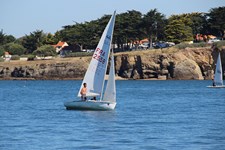 <a href='bateau.php?id_bateau_select=122'>470(2558)</a> : <a href='equipier.php?id_contact_select=249'>Bertrand D</a> - <a href='equipier.php?id_contact_select=257'>Morgane D</a>