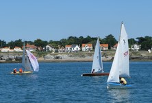 <a href='bateau.php?id_bateau_select=121'>420(29577)</a> : <a href='equipier.php?id_contact_select=178'>Christian S</a> - <a href='equipier.php?id_contact_select=113'>Charlotte D</a> <br> <a href='bateau.php?id_bateau_select=24'>Moogli(502)</a> : <a href='equipier.php?id_contact_select=231'>Béatrice R</a> - <a href='equipier.php?id_contact_select=258'>Laure G</a>