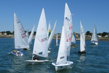 <a href='bateau.php?id_bateau_select=89'>420(49534)</a> : <a href='equipier.php?id_contact_select=195'>Hugo P</a> - <a href='equipier.php?id_contact_select=208'>Martin P</a> - <a href='equipier.php?id_contact_select=5'>Pierre P</a> <br> <a href='bateau.php?id_bateau_select=94'>470(2519)</a> : <a href='equipier.php?id_contact_select=133'>Laurent N</a> - <a href='equipier.php?id_contact_select=89'>Benoit J</a> <br> <a href='bateau.php?id_bateau_select=114'>Laser(187617)</a> : <a href='equipier.php?id_contact_select=7'>Emmanuel V</a> <br> <a href='bateau.php?id_bateau_select=118'>Vaurien(16746)</a> : <a href='equipier.php?id_contact_select=253'>Alexandre B</a> - <a href='equipier.php?id_contact_select=254'>Paul B</a> - <a href='equipier.php?id_contact_select=255'>Caroline R</a>