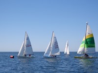 <a href='bateau.php?id_bateau_select=48'>Hobbie 16(70264)</a> : <a href='equipier.php?id_contact_select=52'>Alex R</a> - <a href='equipier.php?id_contact_select=230'>Baptiste R</a> - <a href='equipier.php?id_contact_select=232'>Mathilde R</a>