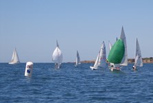 <a href='bateau.php?id_bateau_select=21'>Flibustier(888)</a> : <a href='equipier.php?id_contact_select=43'>Jean Pierre G</a> - <a href='equipier.php?id_contact_select=44'>Mariane G</a>