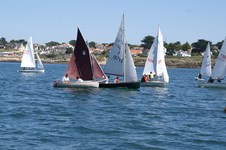 <a href='bateau.php?id_bateau_select=124'>Skellig</a> : <a href='equipier.php?id_contact_select=203'>Thomas N</a> - <a href='equipier.php?id_contact_select=256'>Rémi P</a>