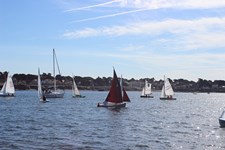 <a href='bateau.php?id_bateau_select=124'>Skellig</a> : <a href='equipier.php?id_contact_select=203'>Thomas N</a> - <a href='equipier.php?id_contact_select=256'>Rémi P</a>