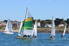 <a href='bateau.php?id_bateau_select=48'>Hobbie 16(70264)</a> : <a href='equipier.php?id_contact_select=52'>Alex R</a> - <a href='equipier.php?id_contact_select=230'>Baptiste R</a> - <a href='equipier.php?id_contact_select=232'>Mathilde R</a>
