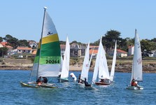 <a href='bateau.php?id_bateau_select=48'>Hobbie 16(70264)</a> : <a href='equipier.php?id_contact_select=52'>Alex R</a> - <a href='equipier.php?id_contact_select=230'>Baptiste R</a> - <a href='equipier.php?id_contact_select=232'>Mathilde R</a>