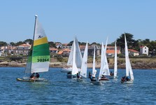 <a href='bateau.php?id_bateau_select=48'>Hobbie 16(70264)</a> : <a href='equipier.php?id_contact_select=52'>Alex R</a> - <a href='equipier.php?id_contact_select=230'>Baptiste R</a> - <a href='equipier.php?id_contact_select=232'>Mathilde R</a>