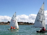 <a href='bateau.php?id_bateau_select=121'>420(29577)</a> : <a href='equipier.php?id_contact_select=178'>Christian S</a> - <a href='equipier.php?id_contact_select=113'>Charlotte D</a> <br> <a href='bateau.php?id_bateau_select=118'>Vaurien(16746)</a> : <a href='equipier.php?id_contact_select=243'>Jean B</a> - <a href='equipier.php?id_contact_select=268'>Sébastien G</a>