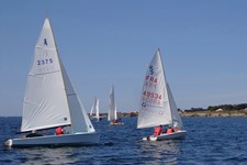 <a href='bateau.php?id_bateau_select=89'>420(49534)</a> : <a href='equipier.php?id_contact_select=195'>Hugo P</a> - <a href='equipier.php?id_contact_select=196'>Florence P</a> - <a href='equipier.php?id_contact_select=5'>Pierre P</a> <br> <a href='bateau.php?id_bateau_select=105'>470</a> : <a href='equipier.php?id_contact_select=198'>Aymeric N</a> - <a href='equipier.php?id_contact_select=197'>Cyrille N</a> <br> <a href='bateau.php?id_bateau_select=19'>Caneton(2375)</a> : <a href='equipier.php?id_contact_select=40'>Stéphane H</a> - <a href='equipier.php?id_contact_select=236'>Frédéric F</a>