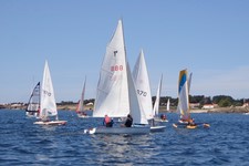 <a href='bateau.php?id_bateau_select=96'>Laser(179790)</a> : <a href='equipier.php?id_contact_select=205'>Maud L</a> <br> <a href='bateau.php?id_bateau_select=21'>Flibustier(888)</a> : <a href='equipier.php?id_contact_select=43'>Jean Pierre G</a> - <a href='equipier.php?id_contact_select=45'>Caroline G</a> <br> <a href='bateau.php?id_bateau_select=123'>Tricard </a> : <a href='equipier.php?id_contact_select=260'>Thomas A</a> - <a href='equipier.php?id_contact_select=278'>Nicolas D</a>