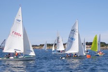 <a href='bateau.php?id_bateau_select=12'>4.45(1092 )</a> : <a href='equipier.php?id_contact_select=200'>Marc P</a> - <a href='equipier.php?id_contact_select=13'>Olivier A</a> <br> <a href='bateau.php?id_bateau_select=2'>470(8854)</a> :  <br> <a href='bateau.php?id_bateau_select=21'>Flibustier(888)</a> : <a href='equipier.php?id_contact_select=43'>Jean Pierre G</a> - <a href='equipier.php?id_contact_select=45'>Caroline G</a> <br> <a href='bateau.php?id_bateau_select=97'>Laser(154670)</a> : <a href='equipier.php?id_contact_select=207'>Jean-Claude C</a> <br> <a href='bateau.php?id_bateau_select=104'>Thiôff (3,80)</a> : <a href='equipier.php?id_contact_select=184'>Claire A</a>