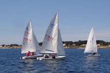<a href='bateau.php?id_bateau_select=89'>420(49534)</a> : <a href='equipier.php?id_contact_select=195'>Hugo P</a> - <a href='equipier.php?id_contact_select=196'>Florence P</a> - <a href='equipier.php?id_contact_select=5'>Pierre P</a> <br> <a href='bateau.php?id_bateau_select=79'>470</a> : <a href='equipier.php?id_contact_select=39'>Frédéric H</a> - <a href='equipier.php?id_contact_select=273'>Batiste H</a> - <a href='equipier.php?id_contact_select=274'>Anais H</a>