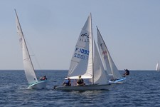 <a href='bateau.php?id_bateau_select=12'>4.45(1092 )</a> : <a href='equipier.php?id_contact_select=200'>Marc P</a> - <a href='equipier.php?id_contact_select=13'>Olivier A</a> <br> <a href='bateau.php?id_bateau_select=19'>Caneton(2375)</a> : <a href='equipier.php?id_contact_select=40'>Stéphane H</a> - <a href='equipier.php?id_contact_select=236'>Frédéric F</a> <br> <a href='bateau.php?id_bateau_select=21'>Flibustier(888)</a> : <a href='equipier.php?id_contact_select=43'>Jean Pierre G</a> - <a href='equipier.php?id_contact_select=45'>Caroline G</a>