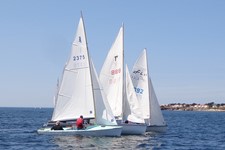 <a href='bateau.php?id_bateau_select=12'>4.45(1092 )</a> : <a href='equipier.php?id_contact_select=200'>Marc P</a> - <a href='equipier.php?id_contact_select=13'>Olivier A</a> <br> <a href='bateau.php?id_bateau_select=19'>Caneton(2375)</a> : <a href='equipier.php?id_contact_select=40'>Stéphane H</a> - <a href='equipier.php?id_contact_select=236'>Frédéric F</a> <br> <a href='bateau.php?id_bateau_select=21'>Flibustier(888)</a> : <a href='equipier.php?id_contact_select=43'>Jean Pierre G</a> - <a href='equipier.php?id_contact_select=45'>Caroline G</a>