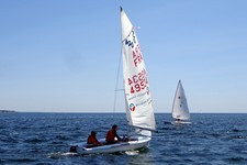 <a href='bateau.php?id_bateau_select=89'>420(49534)</a> : <a href='equipier.php?id_contact_select=195'>Hugo P</a> - <a href='equipier.php?id_contact_select=196'>Florence P</a> - <a href='equipier.php?id_contact_select=5'>Pierre P</a>