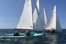 <a href='bateau.php?id_bateau_select=110'>470(77)</a> : <a href='equipier.php?id_contact_select=225'>Frédéric A</a> - <a href='equipier.php?id_contact_select=276'>Capucine A</a> - <a href='equipier.php?id_contact_select=275'>Antoinette C</a> <br> <a href='bateau.php?id_bateau_select=19'>Caneton(2375)</a> : <a href='equipier.php?id_contact_select=40'>Stéphane H</a> - <a href='equipier.php?id_contact_select=236'>Frédéric F</a>